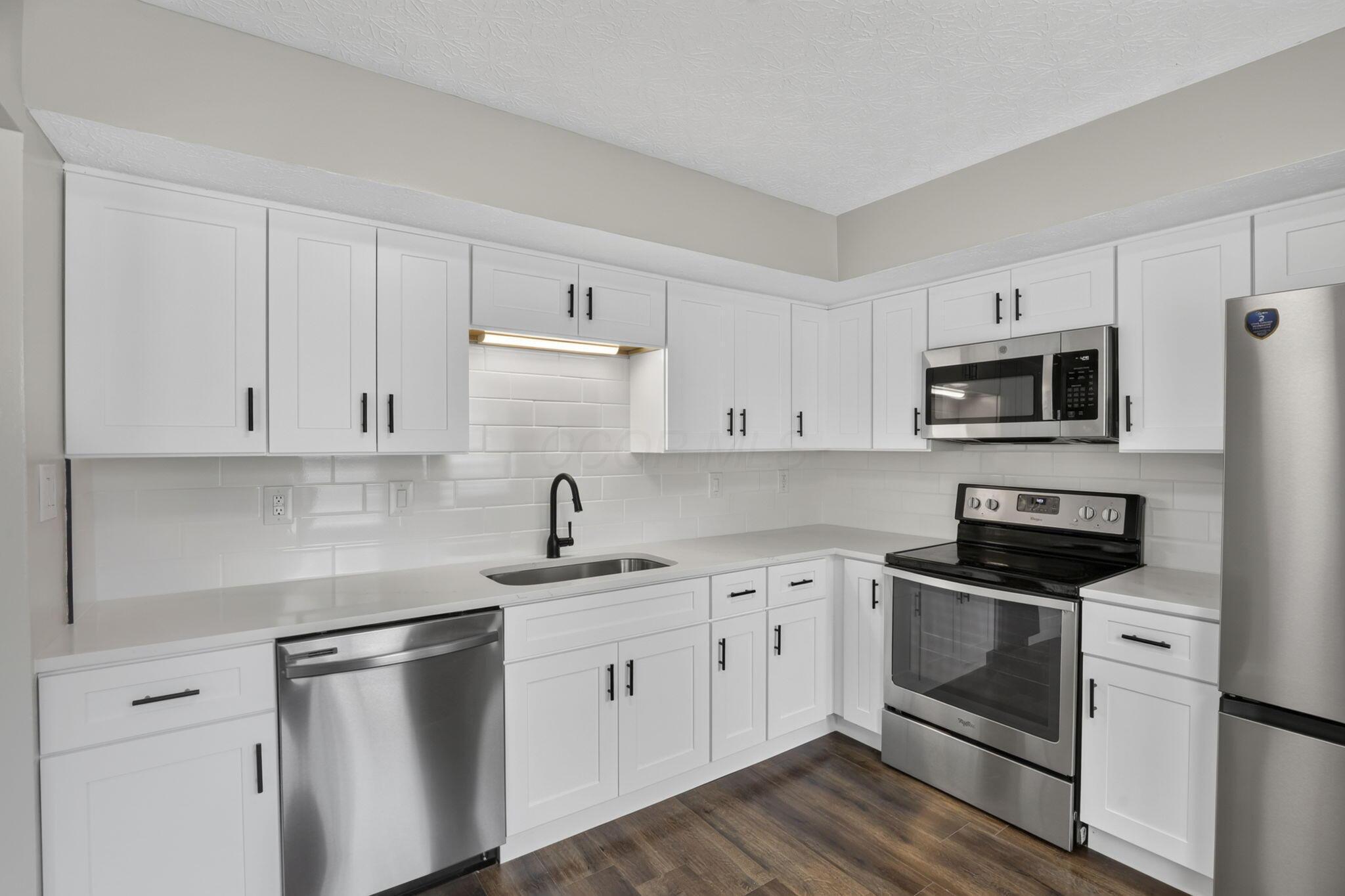2425 Dunsworth Drive Property Photo 8