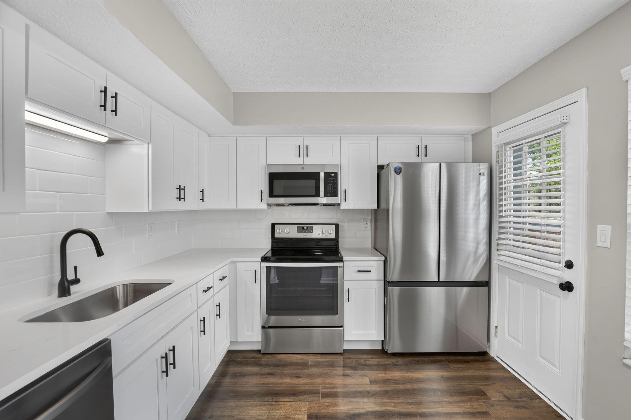 2425 Dunsworth Drive Property Photo 11