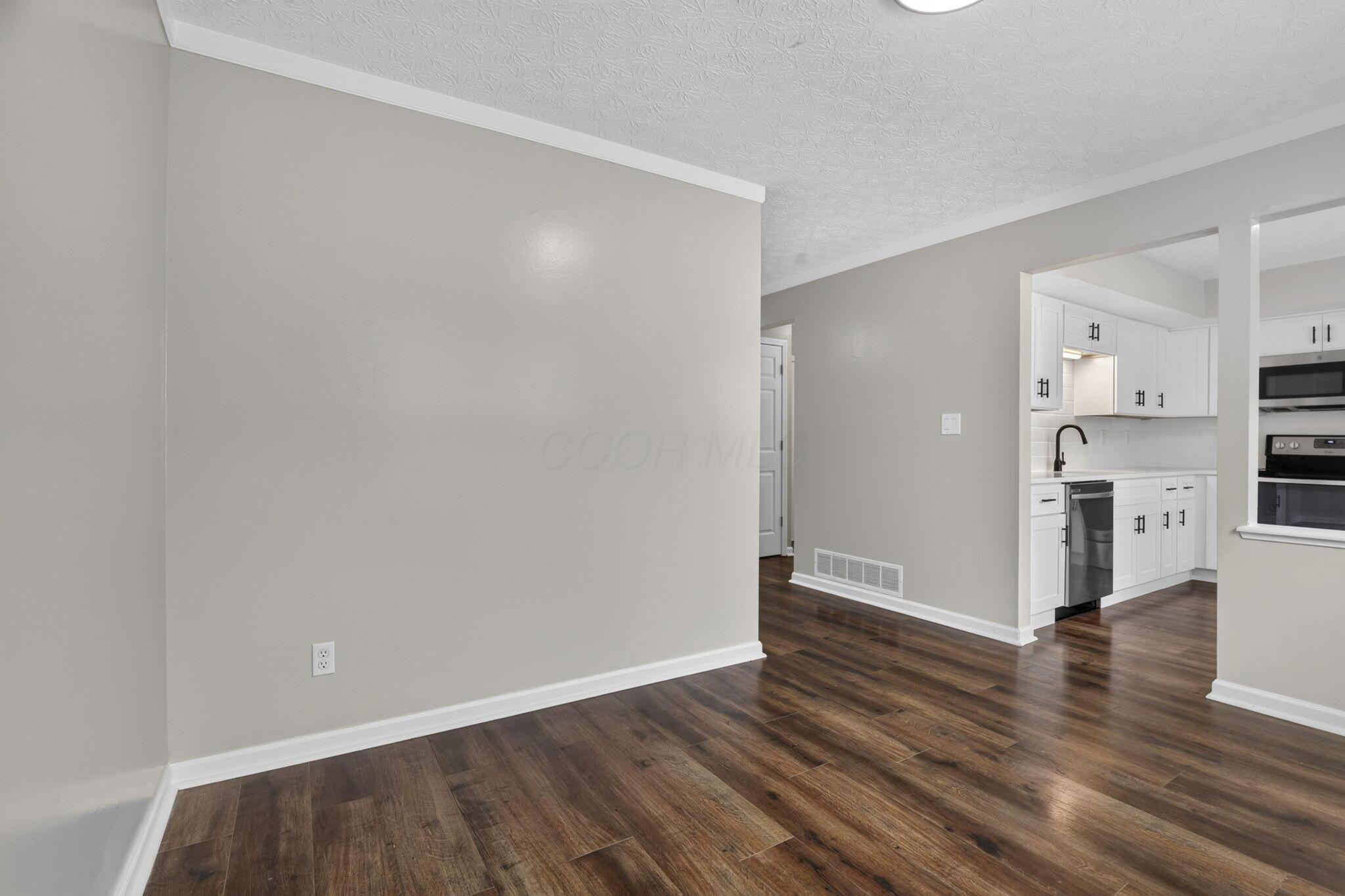 2425 Dunsworth Drive Property Photo 14