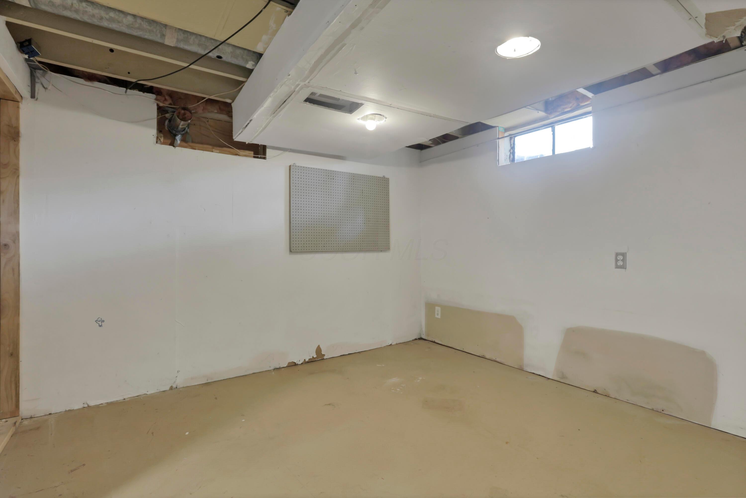 1023 Glenmore Avenue Property Photo 33