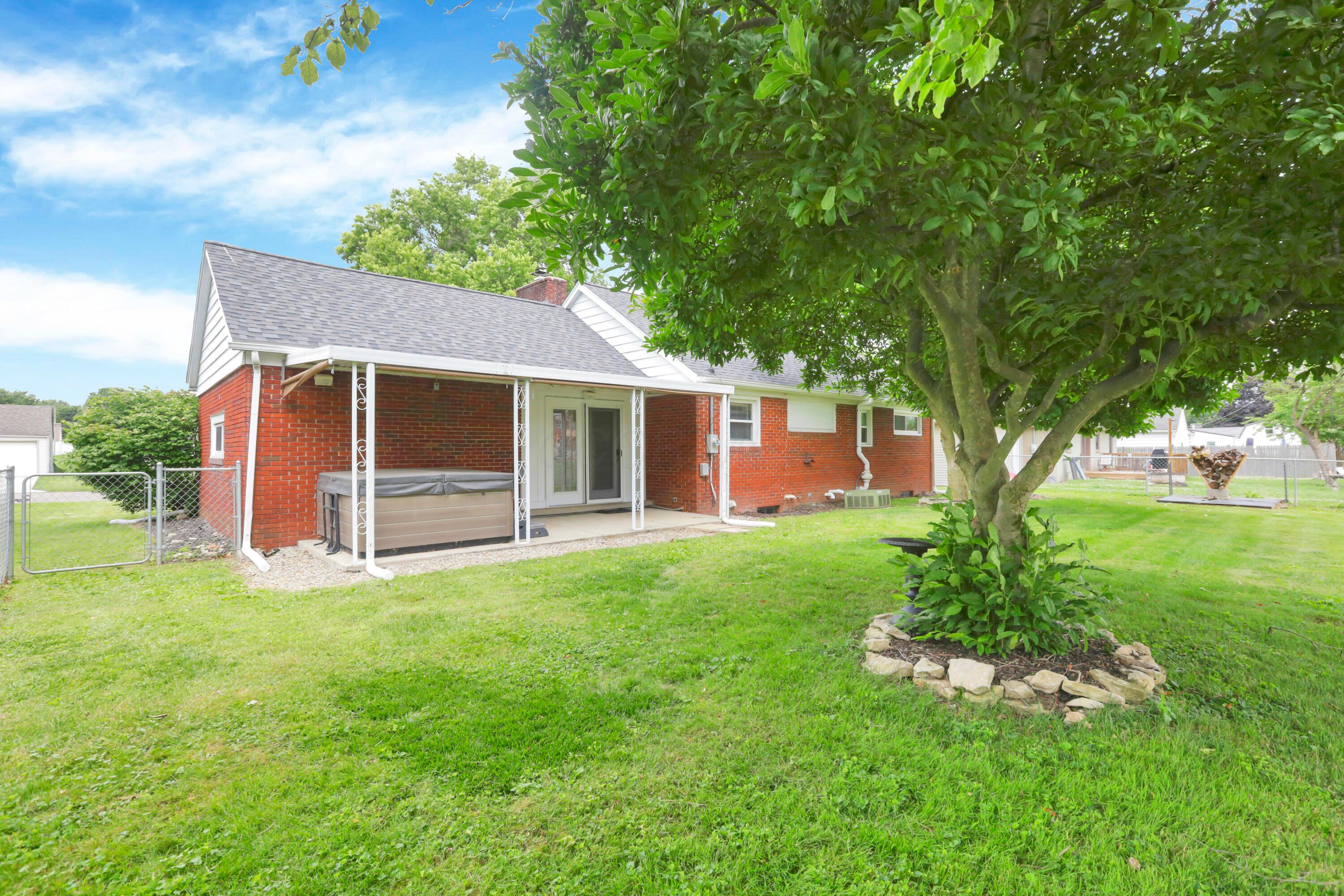 1023 Glenmore Avenue Property Photo 45