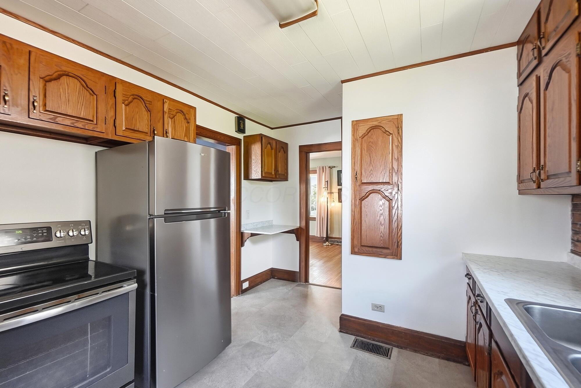 218 S Roys Avenue Property Photo 13