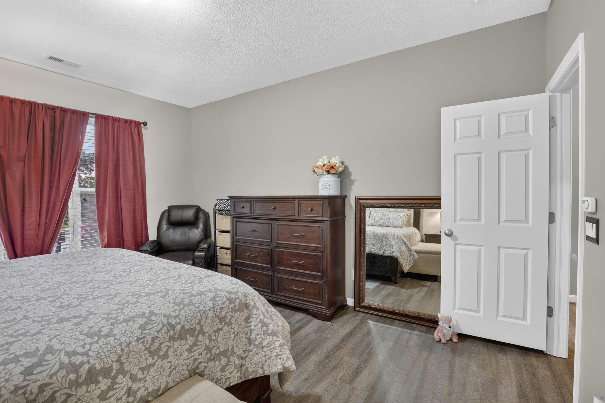 7911 Ashenden Drive Property Photo 27