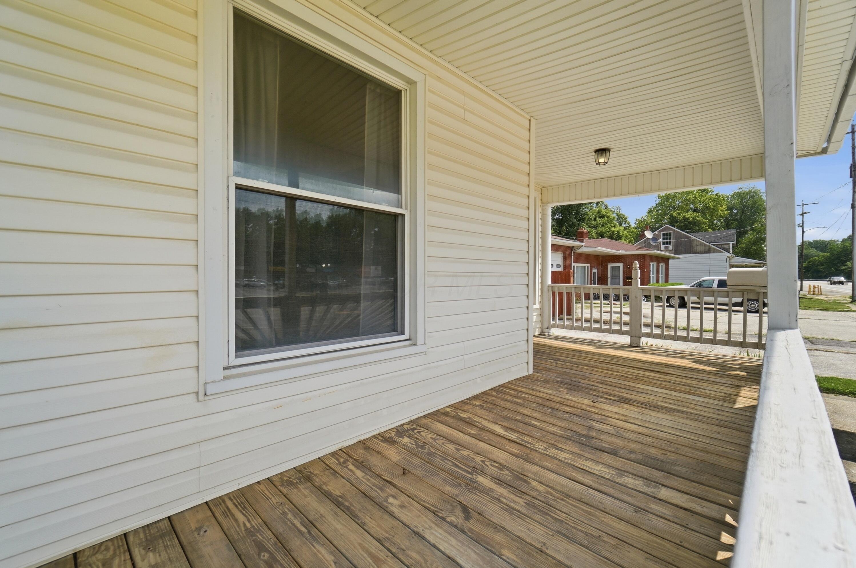 240 E Main Street Property Photo 4