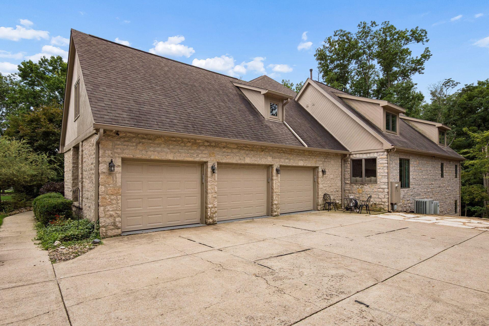 285 Partridge Bend Property Photo 11