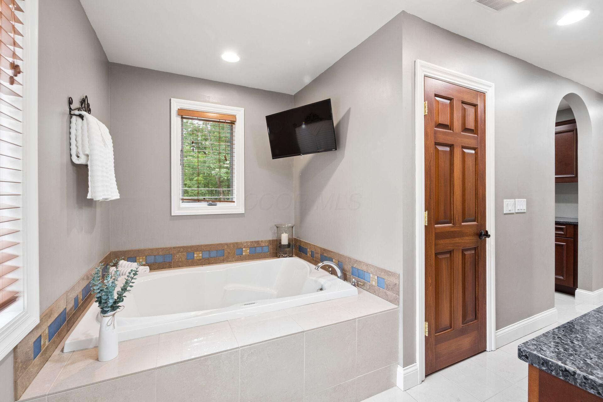 285 Partridge Bend Property Photo 49