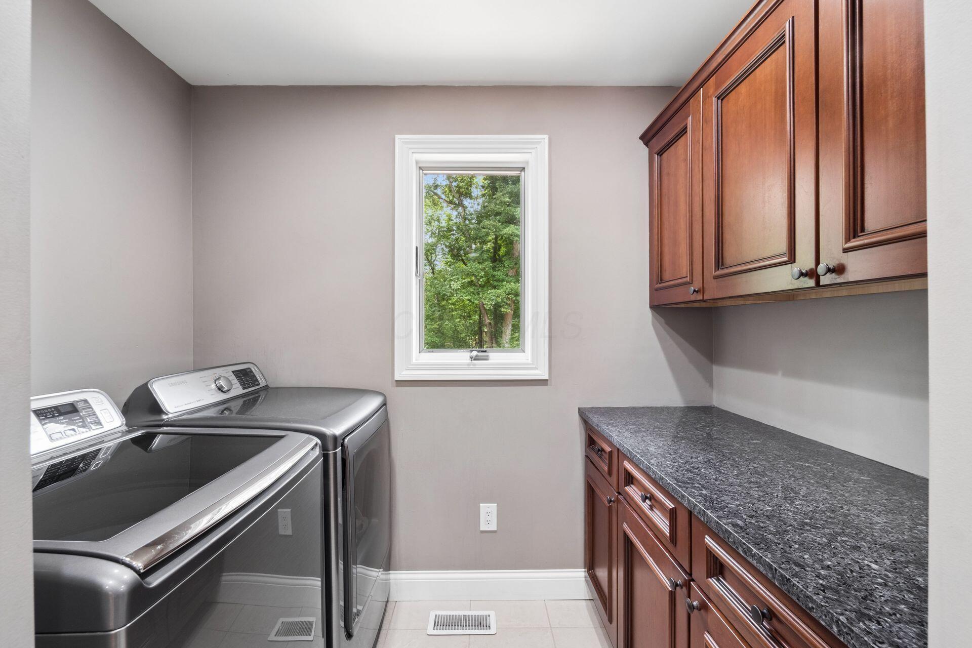 285 Partridge Bend Property Photo 54
