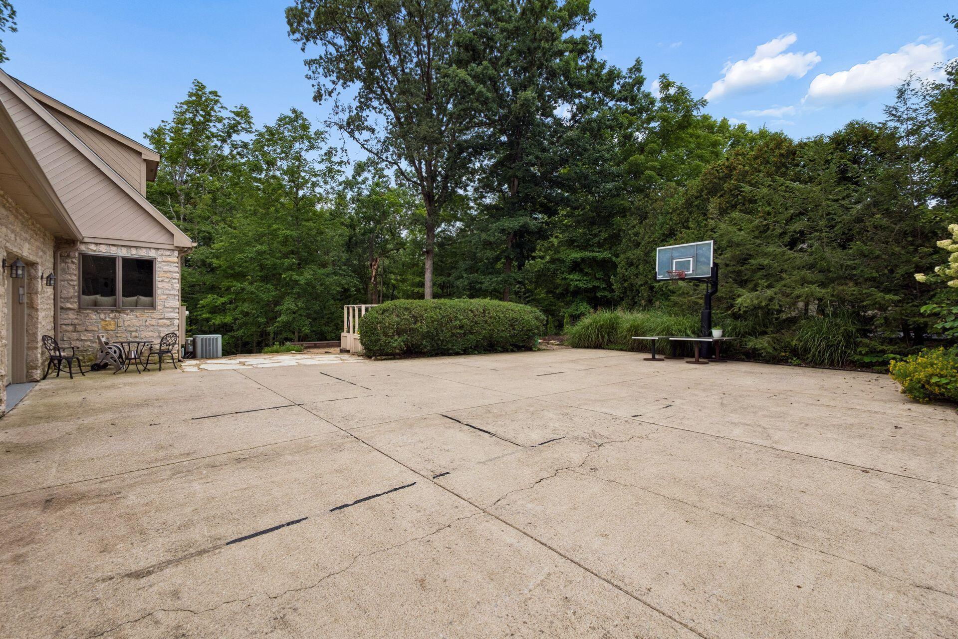 285 Partridge Bend Property Photo 122