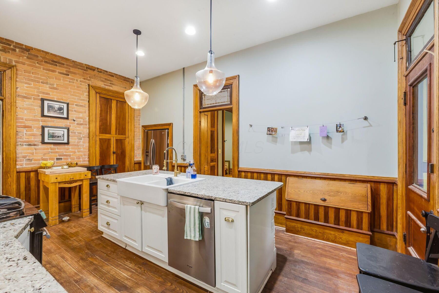 527 E High Street Property Photo 17