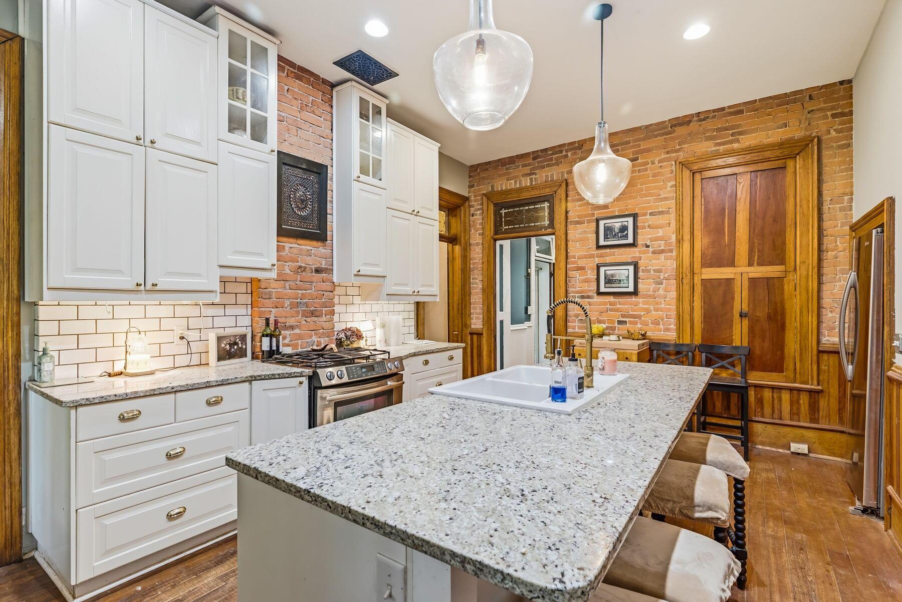 527 E High Street Property Photo 18