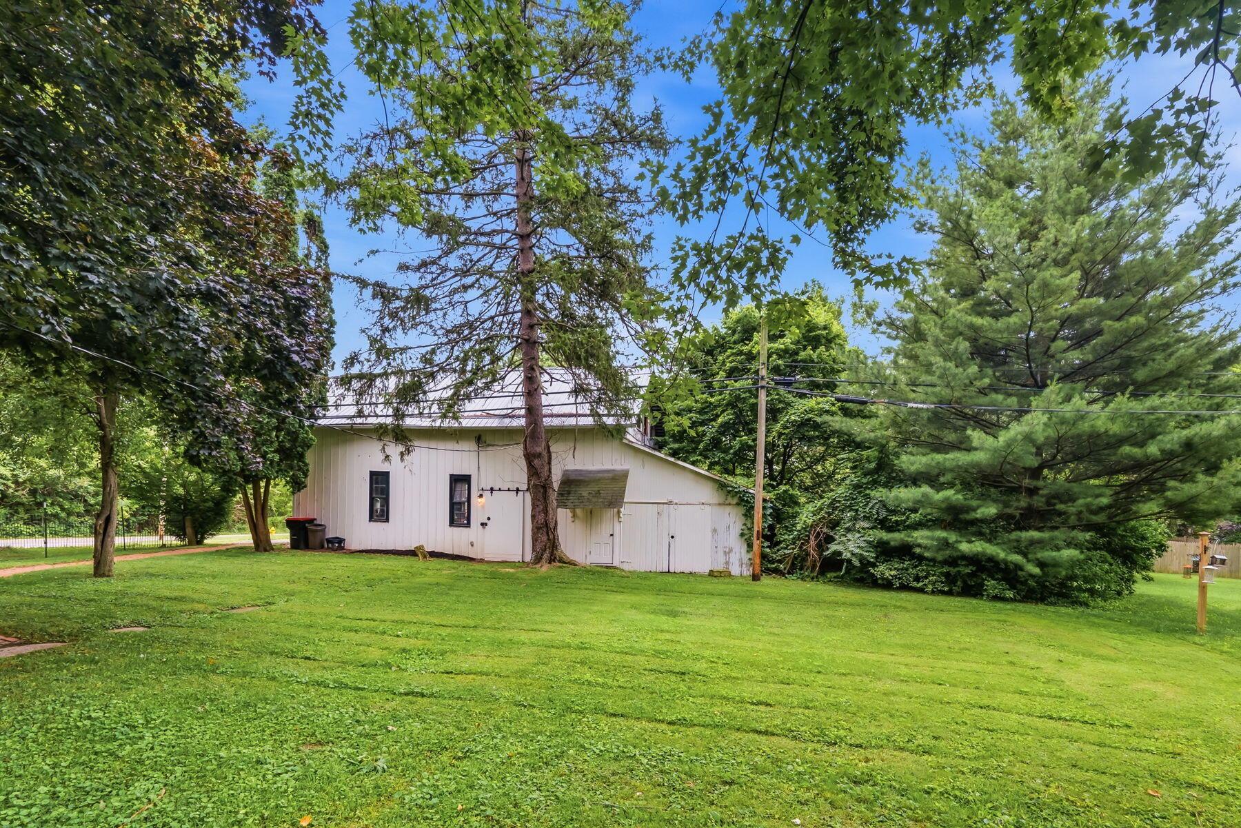 527 E High Street Property Photo 35