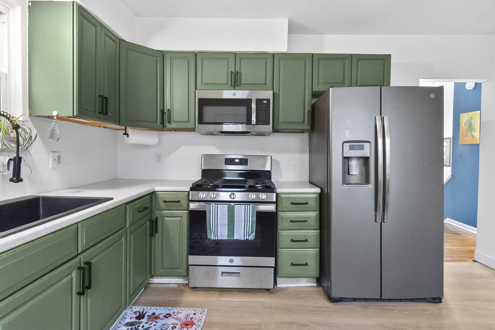 417 Seneca Avenue Property Photo 6