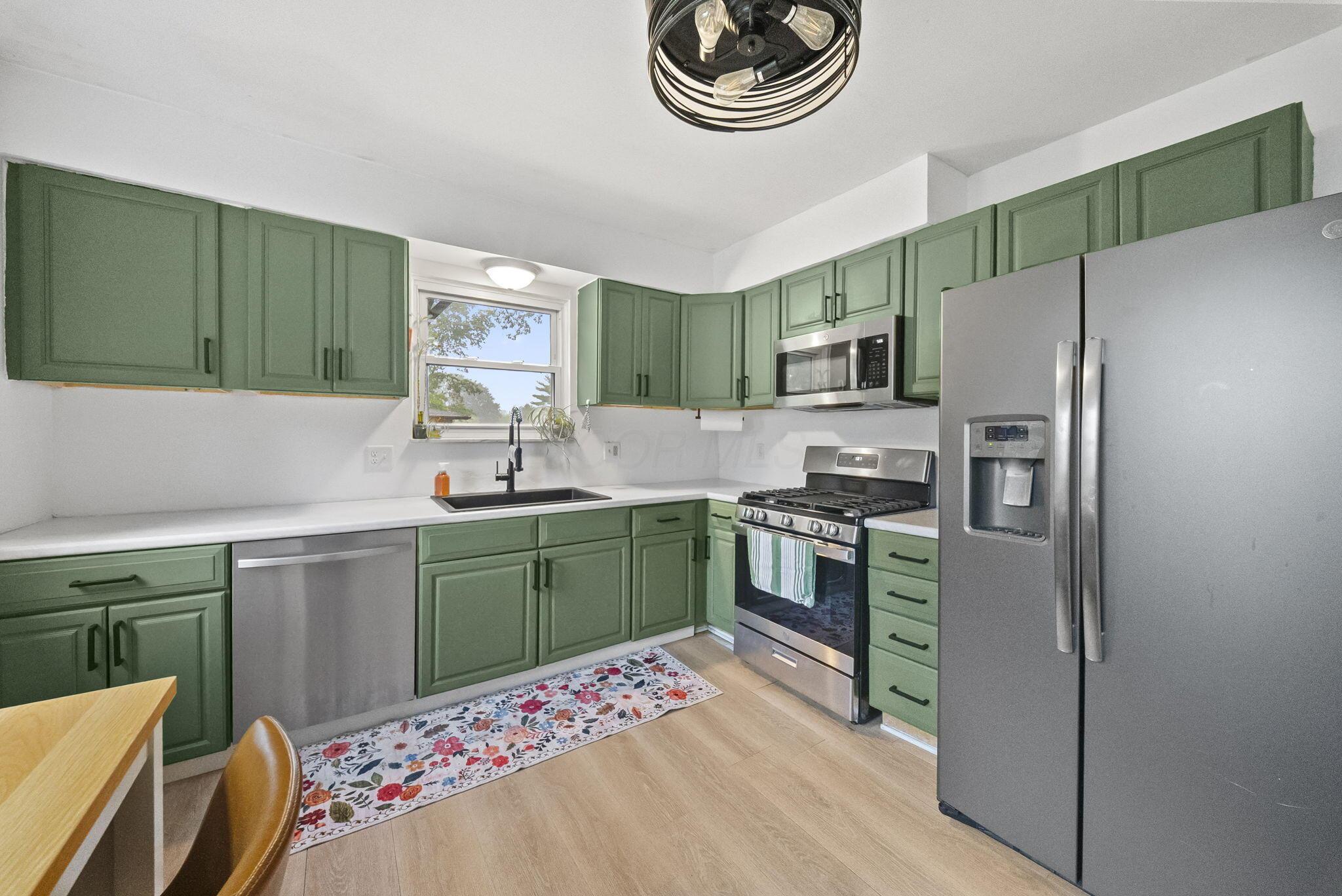 417 Seneca Avenue Property Photo 7