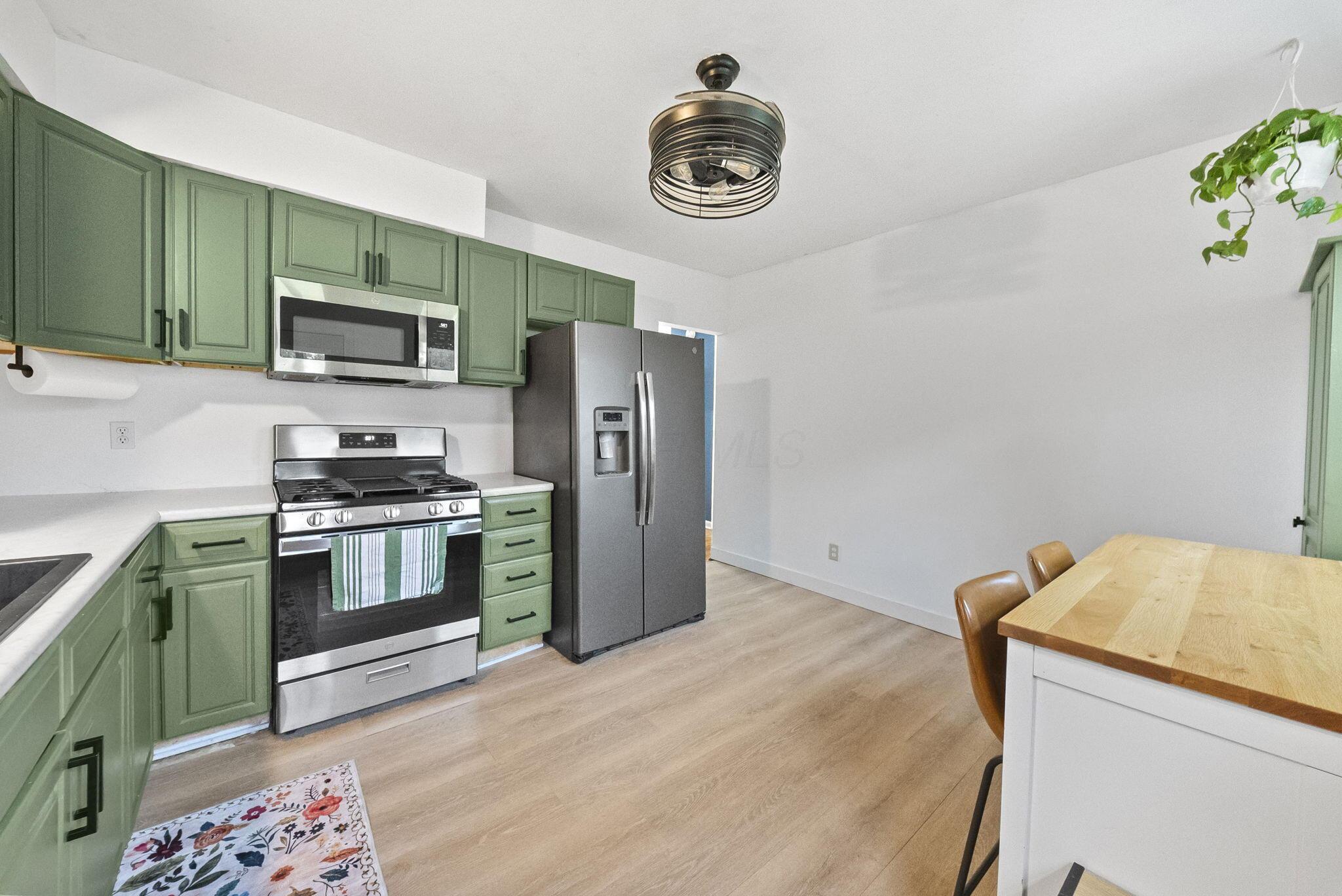 417 Seneca Avenue Property Photo 8
