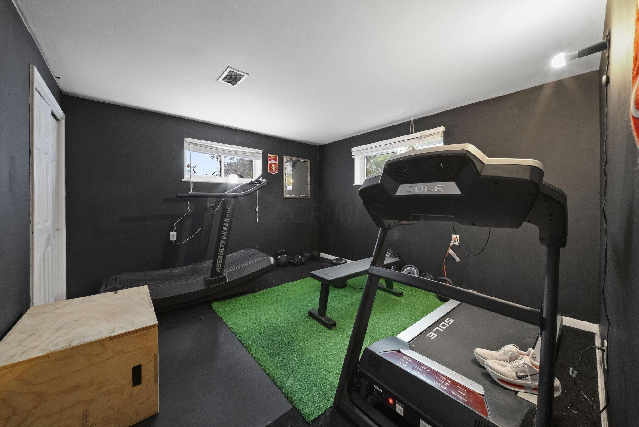 417 Seneca Avenue Property Photo 27