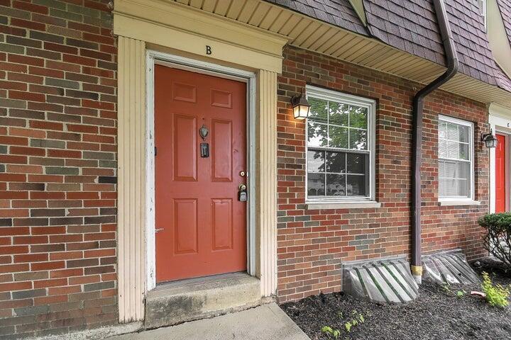 5690 Beechcroft Road, B Property Photo 1