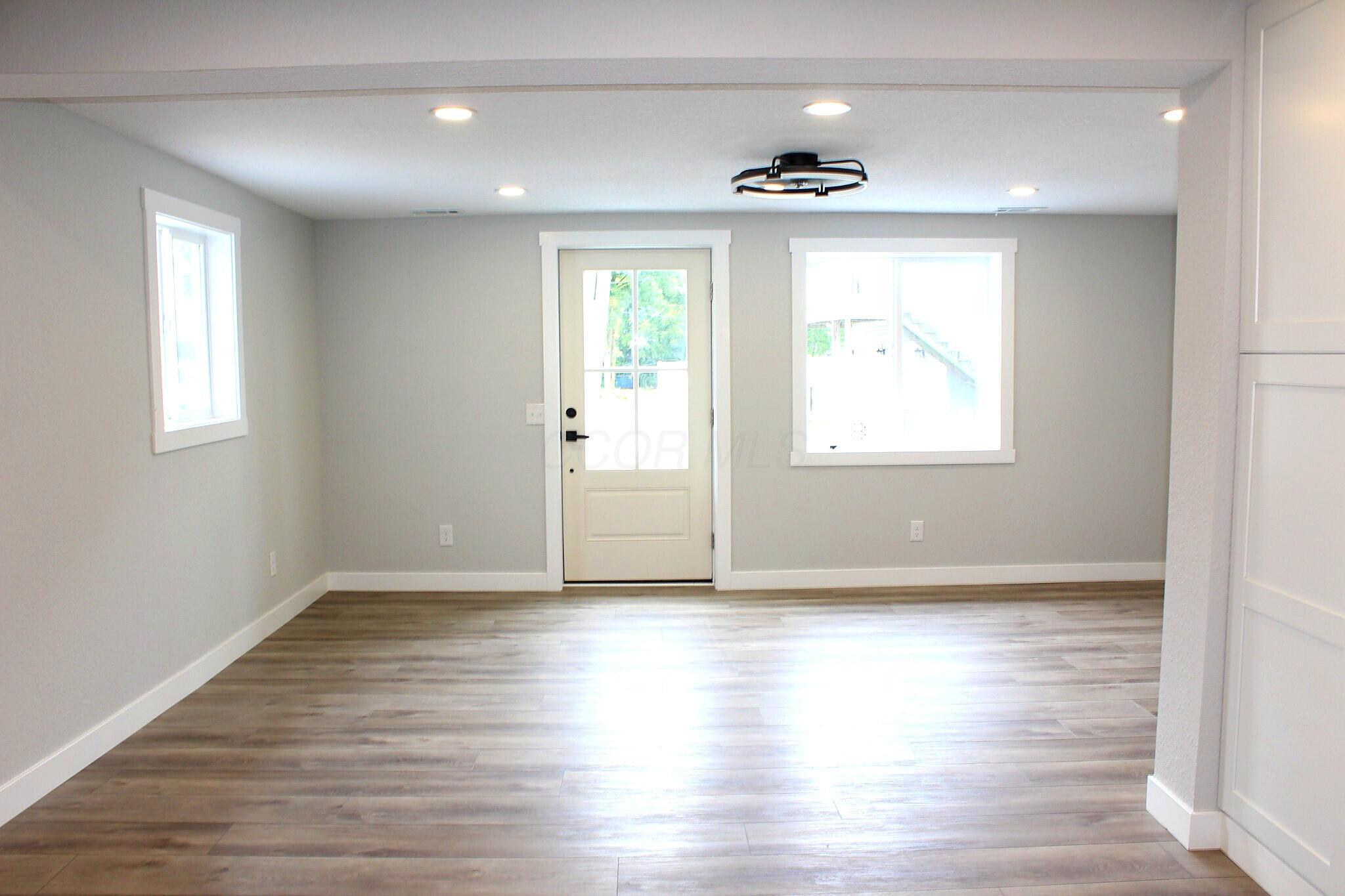 21 Rosebraugh Circle E Property Photo 4