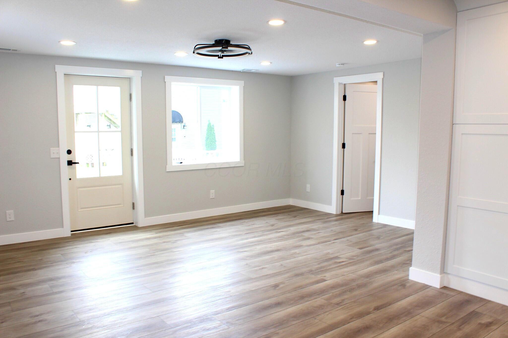 21 Rosebraugh Circle E Property Photo 5