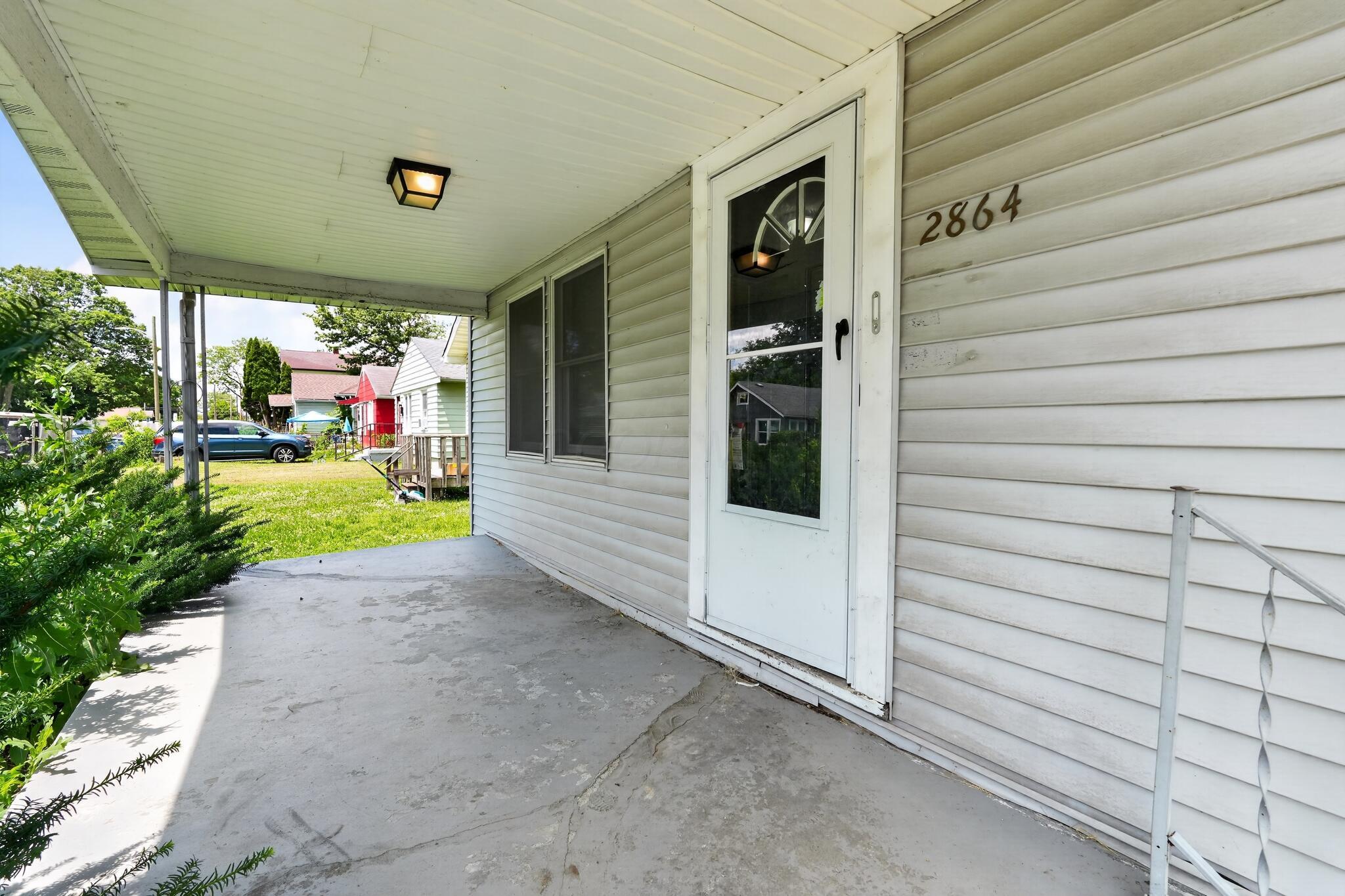 2864 E 9th Avenue Property Photo 3