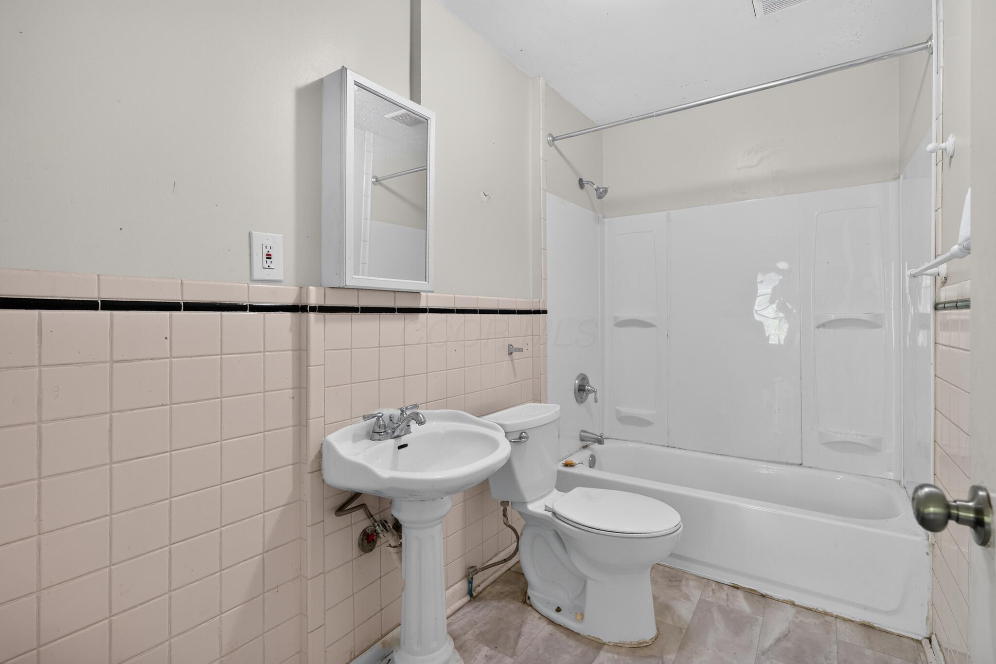 2864 E 9th Avenue Property Photo 12