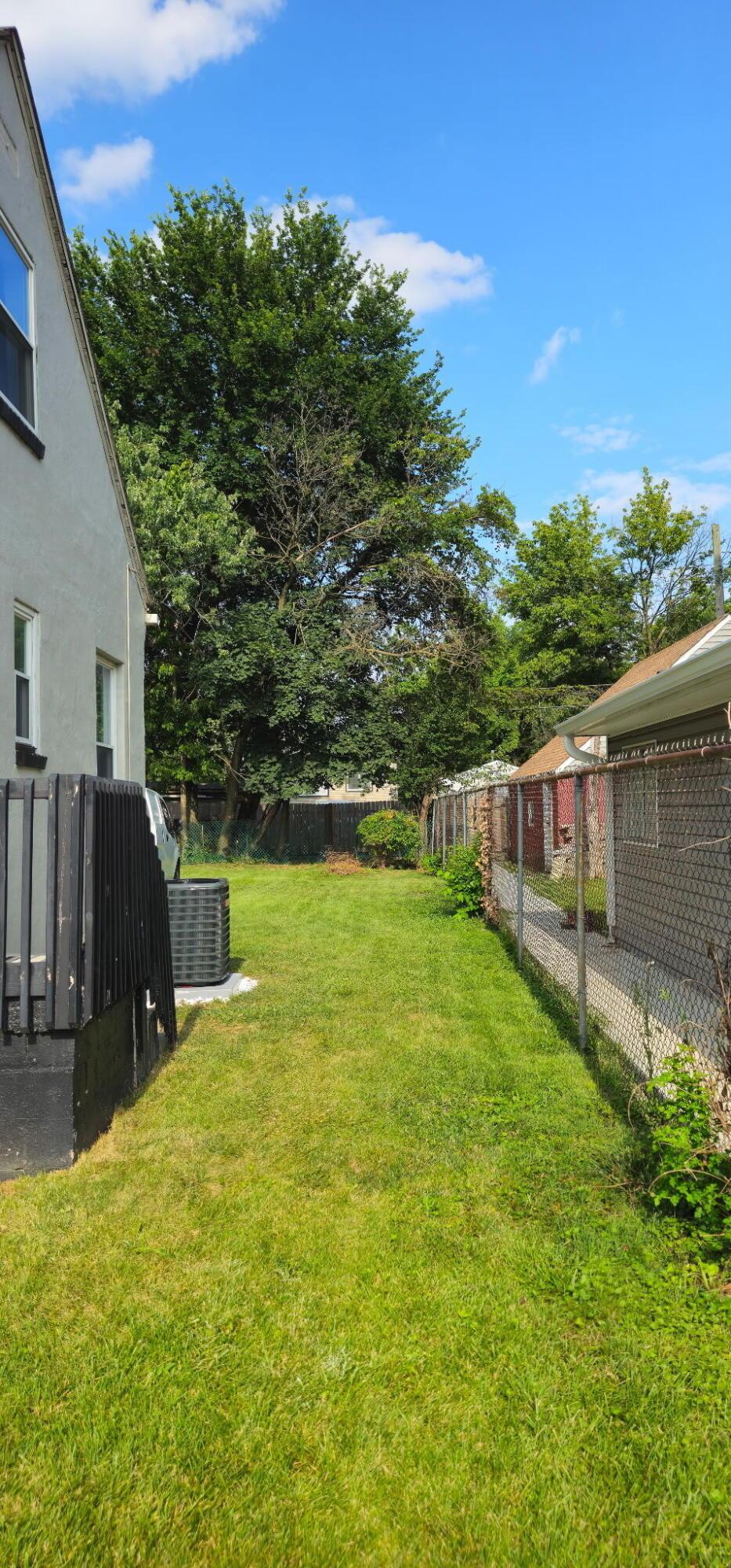 328 S Oakley Avenue Property Photo 3