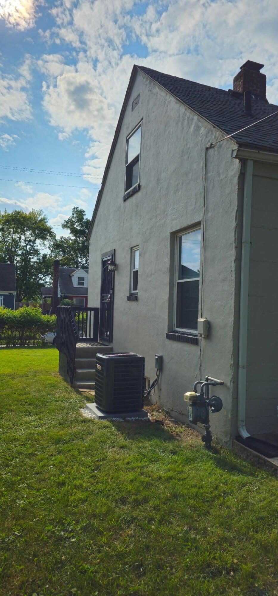 328 S Oakley Avenue Property Photo 5