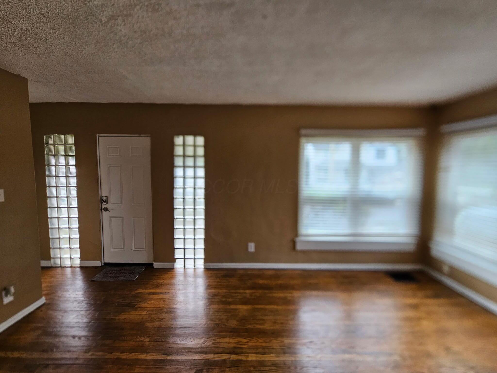 328 S Oakley Avenue Property Photo 7