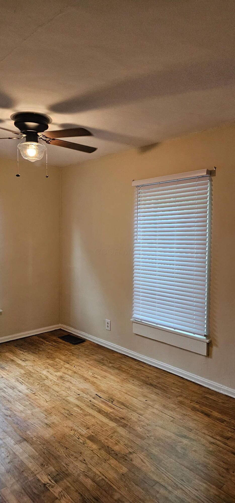 328 S Oakley Avenue Property Photo 9