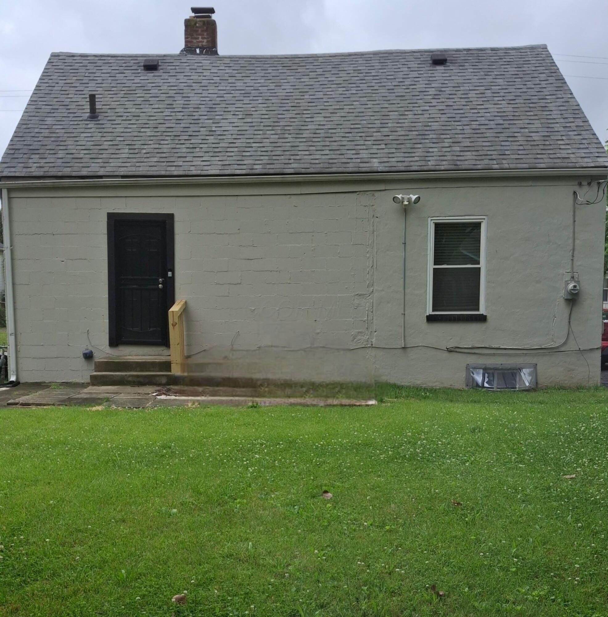 328 S Oakley Avenue Property Photo 13