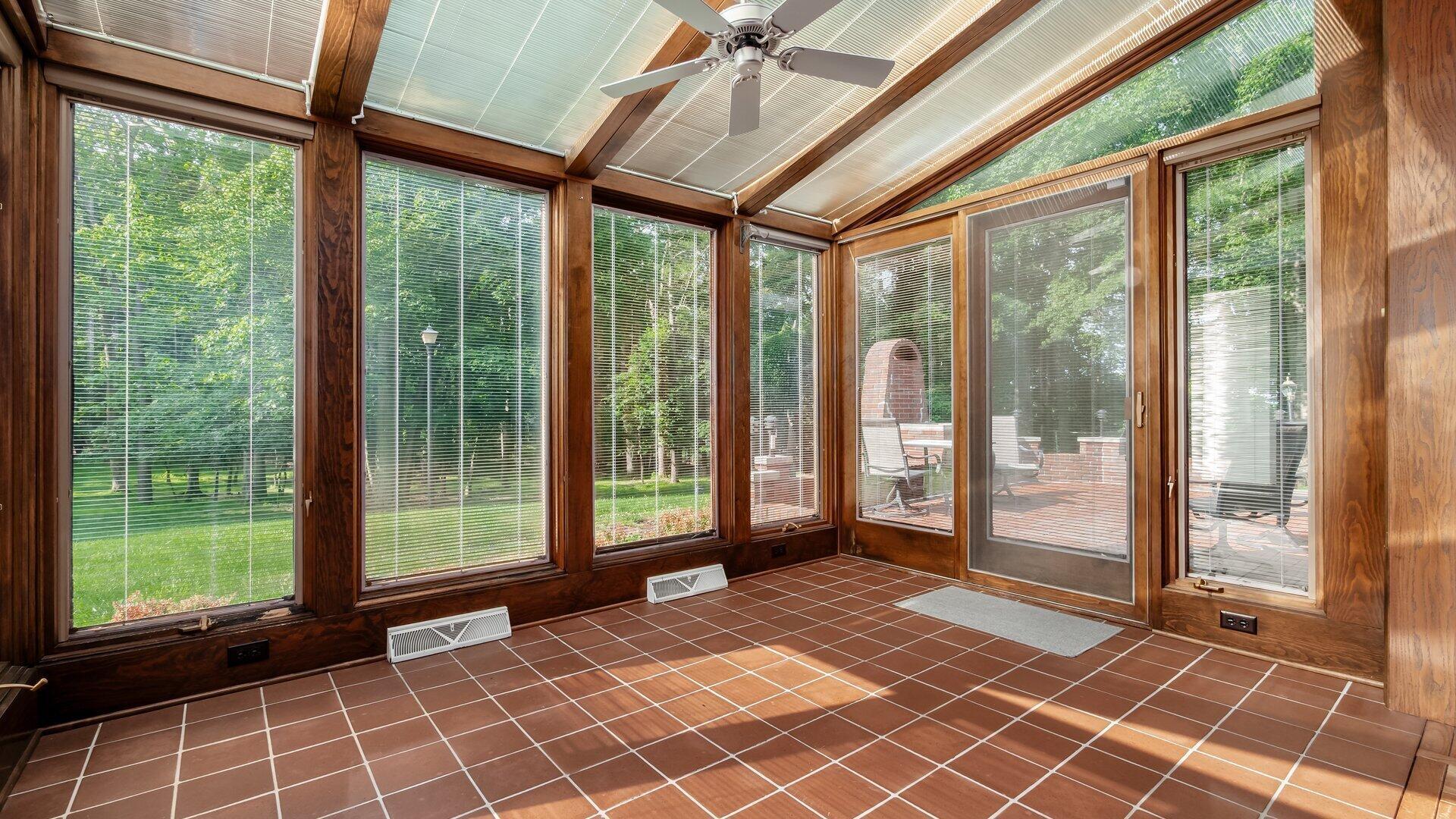 926 Southeast Court Property Photo 5