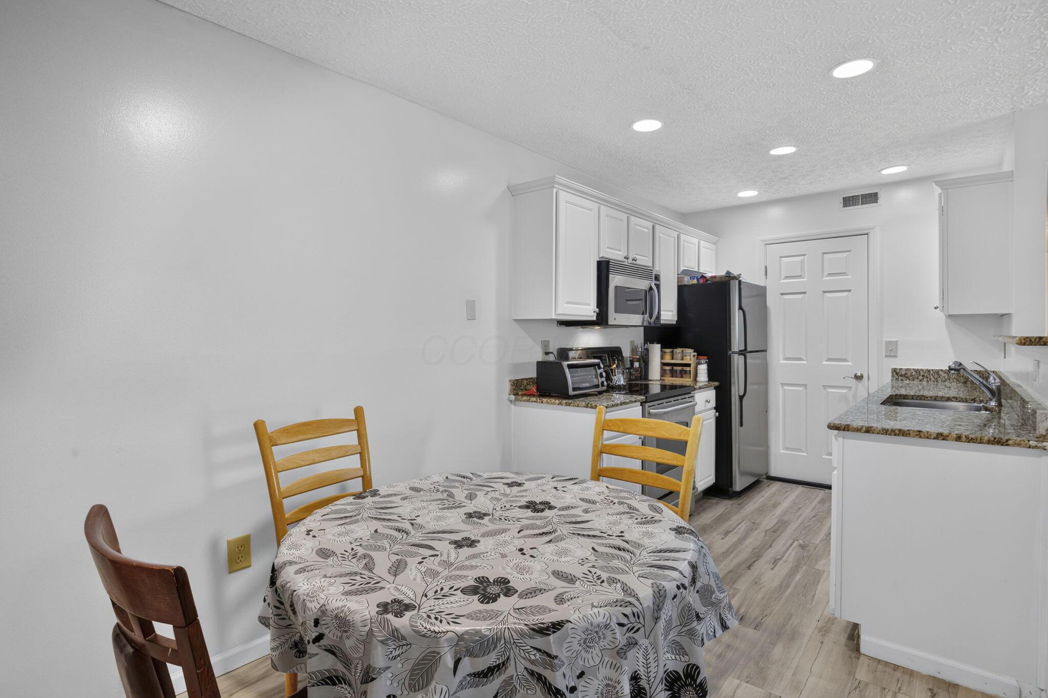 5597 Cedar Springs Road Property Photo 8