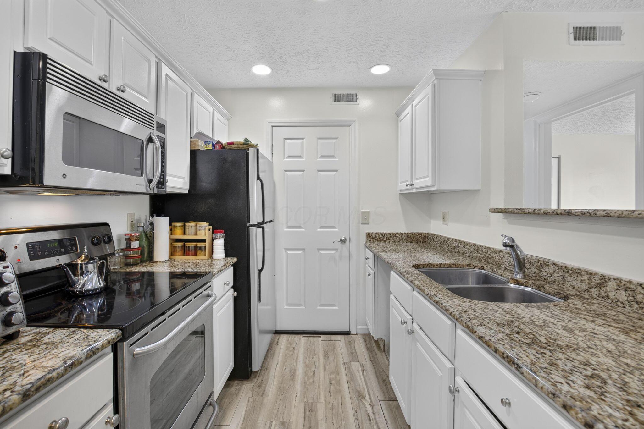 5597 Cedar Springs Road Property Photo 9