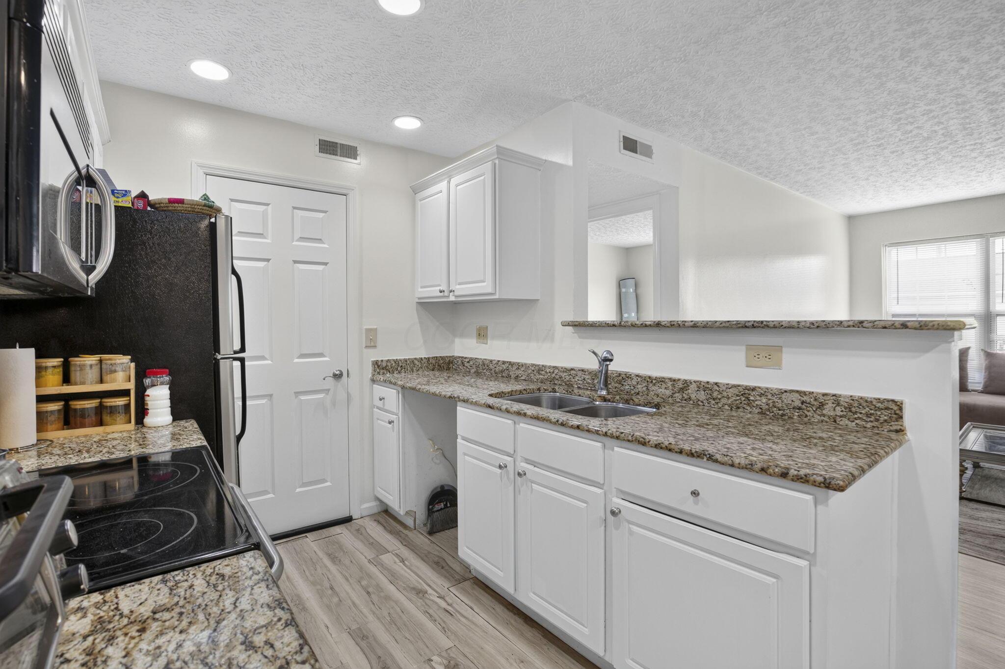 5597 Cedar Springs Road Property Photo 10