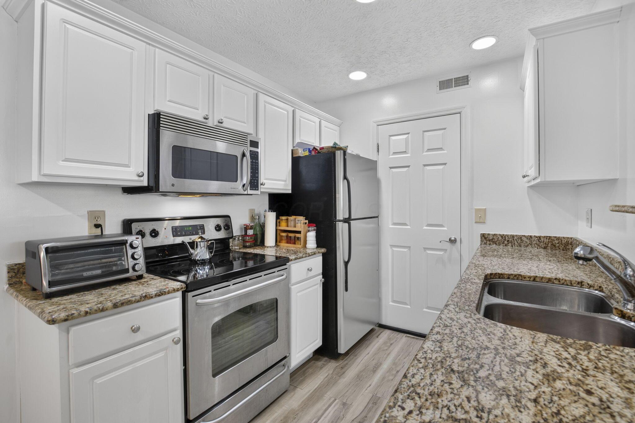 5597 Cedar Springs Road Property Photo 11
