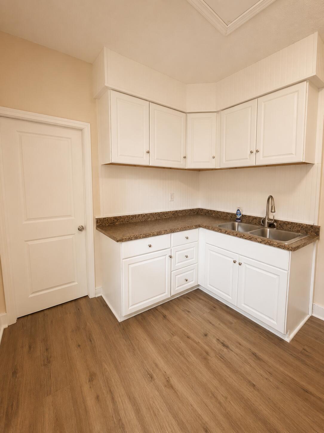 70 N Warren Avenue Property Photo 10
