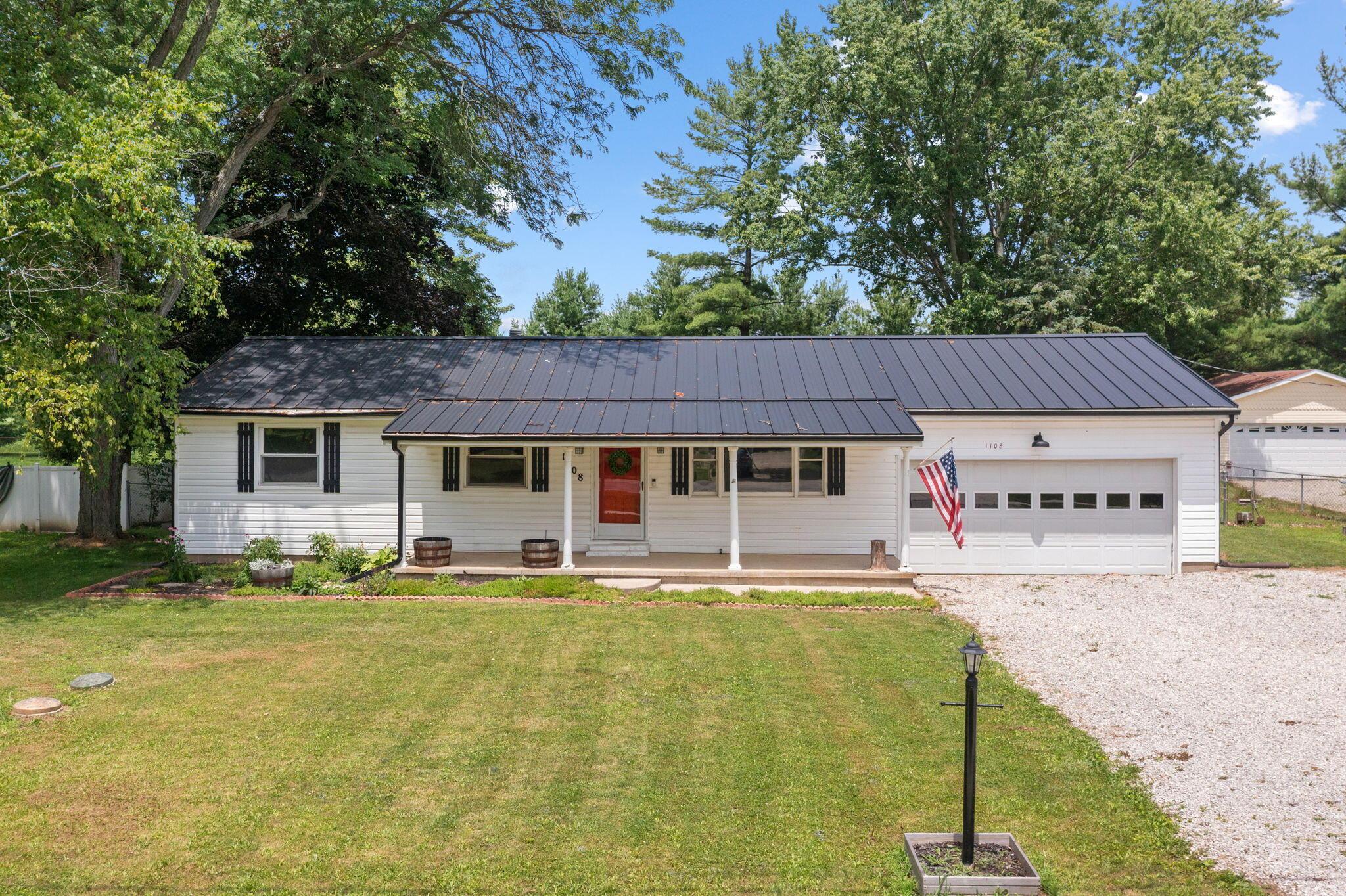 1108 Owens Road W Property Photo 1