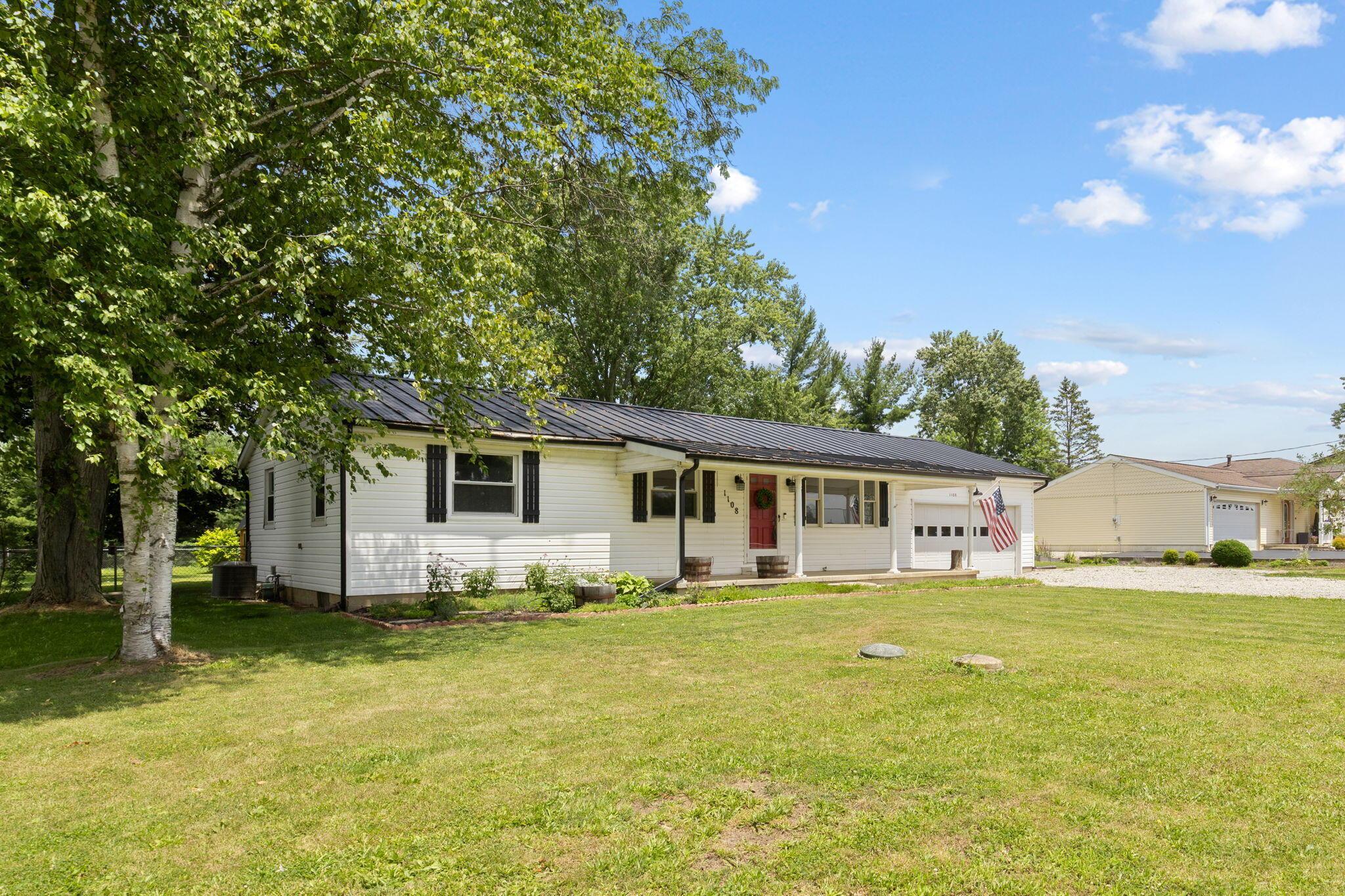 1108 Owens Road W Property Photo 2
