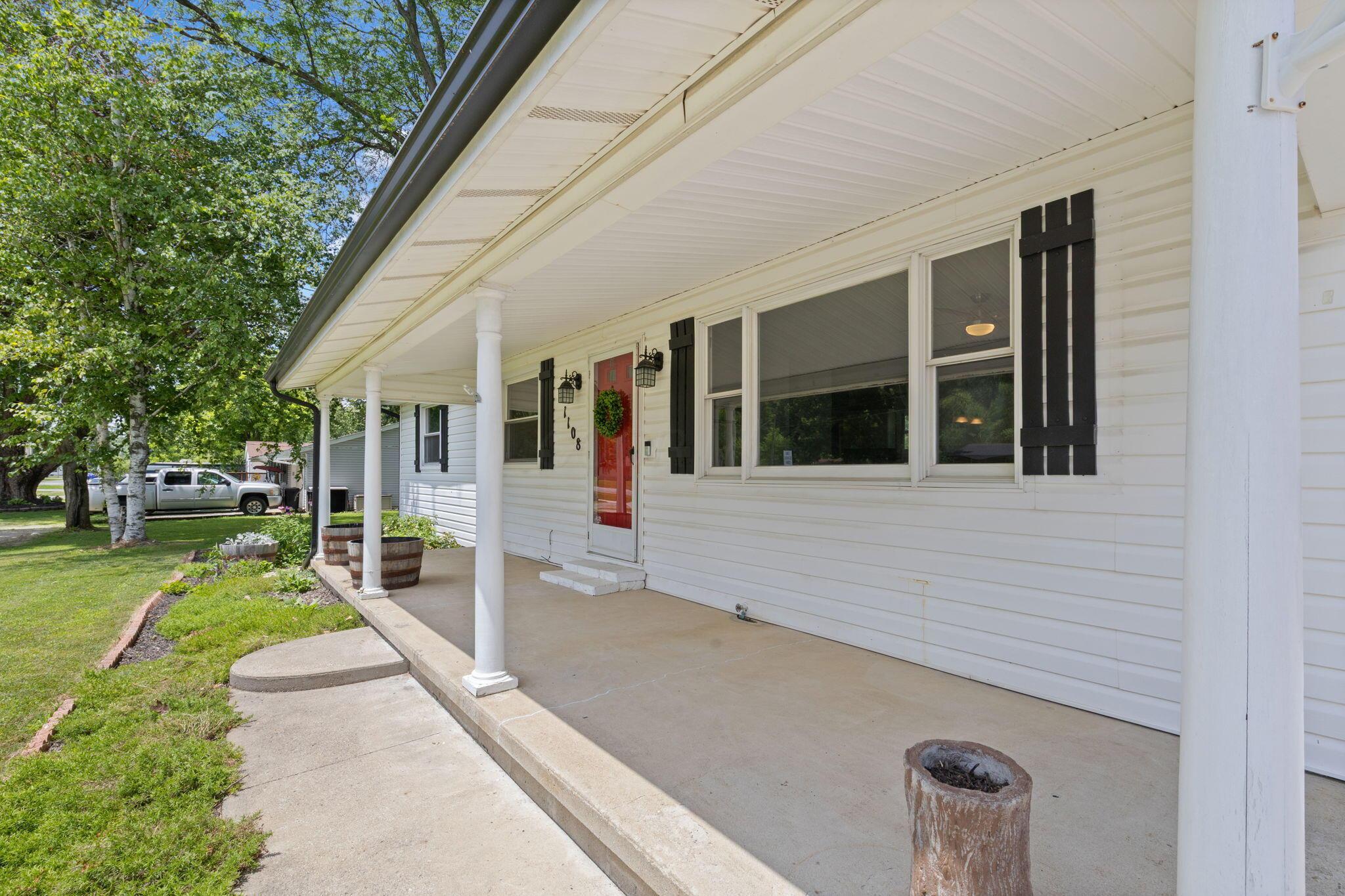 1108 Owens Road W Property Photo 3
