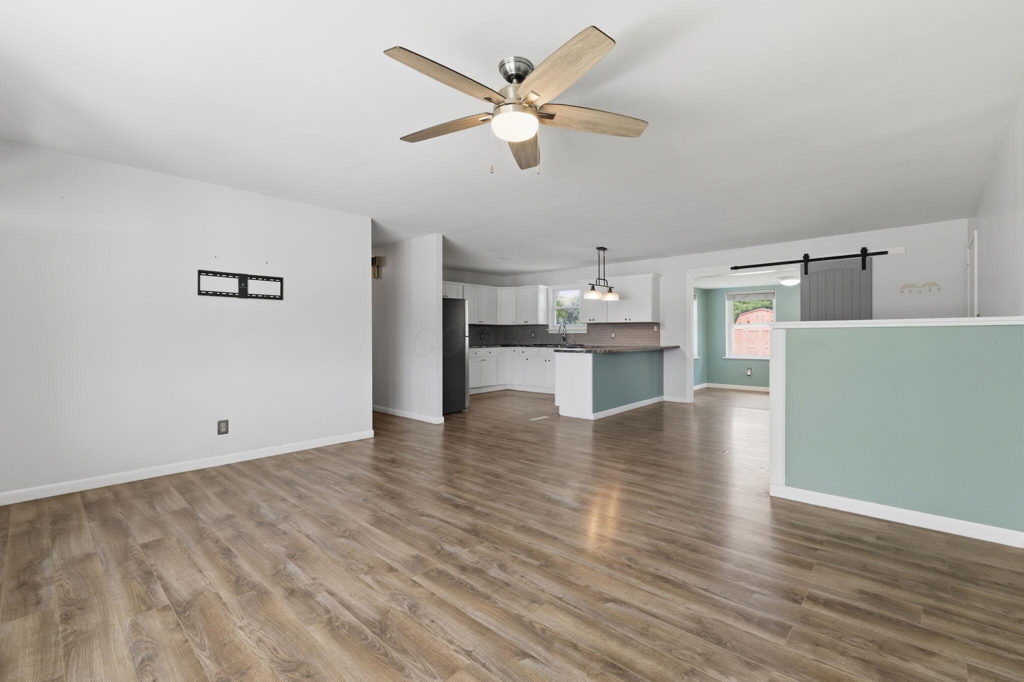 1108 Owens Road W Property Photo 6