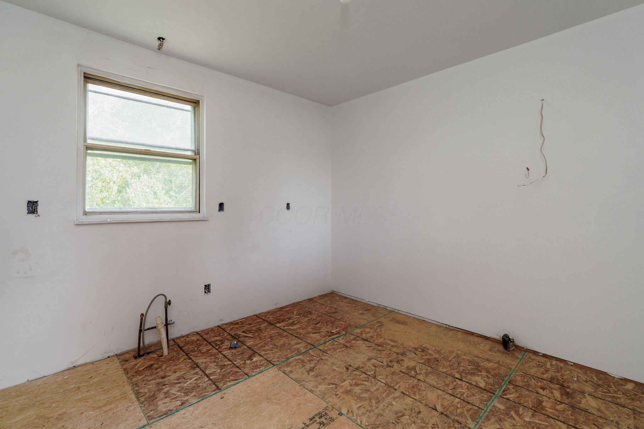 226024411 Property Photo 9