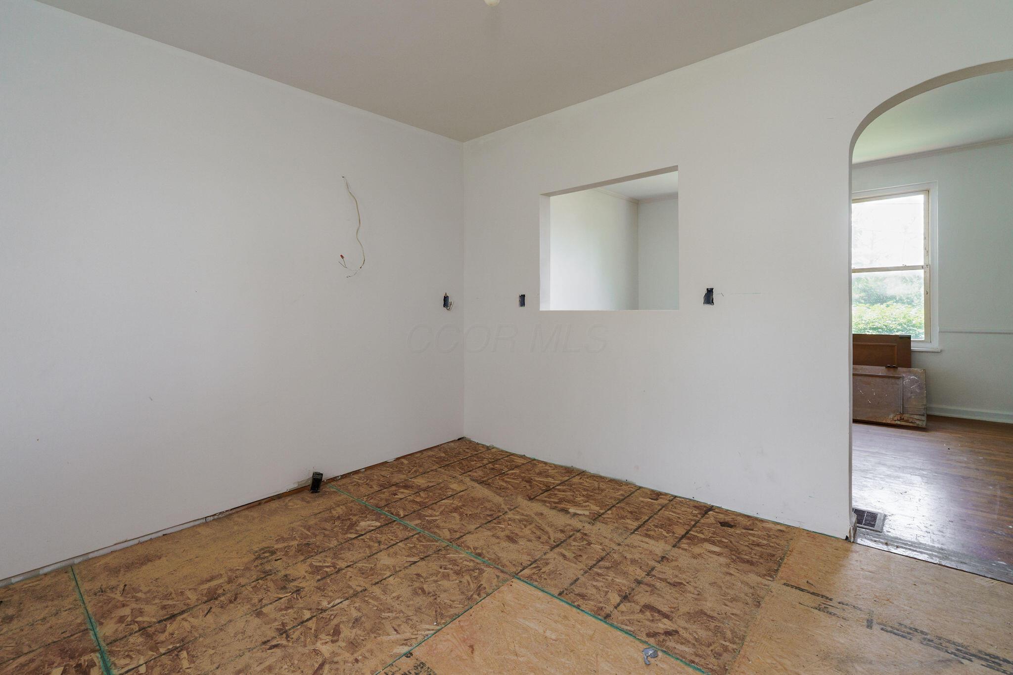 226024411 Property Photo 10