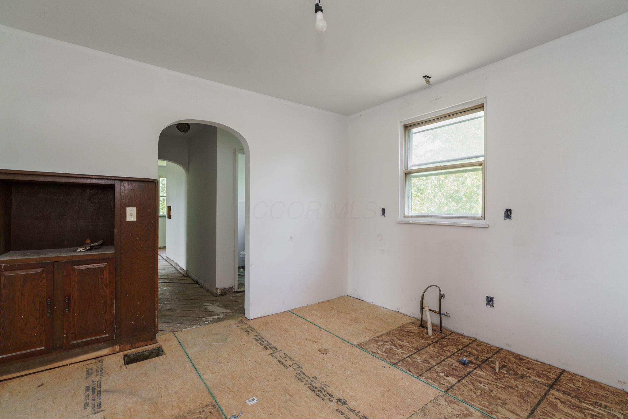 226024411 Property Photo 11