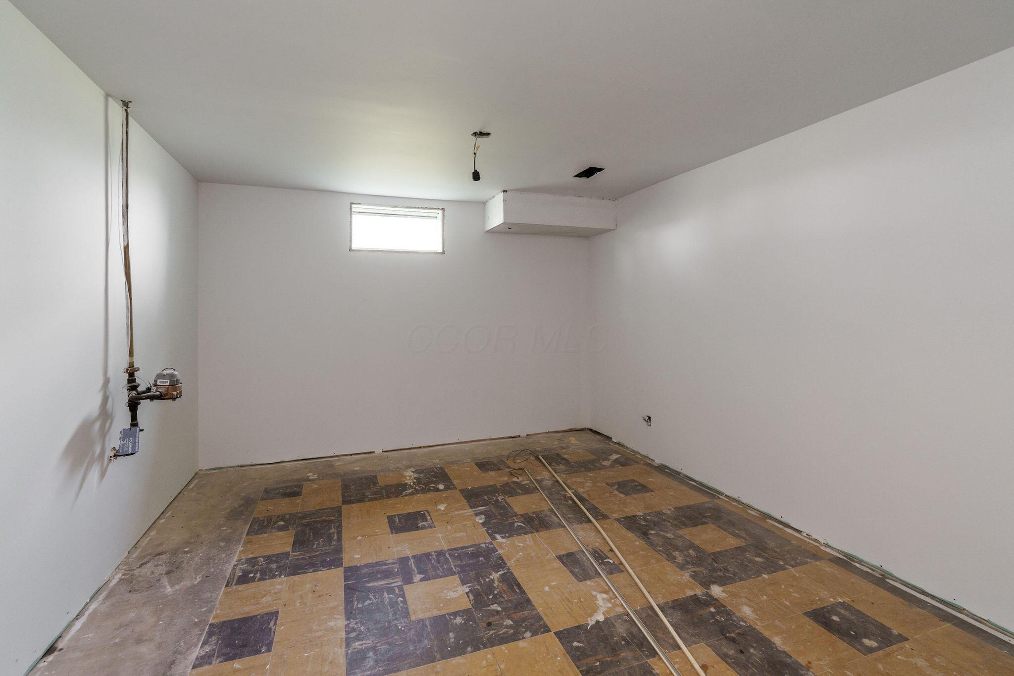 226024411 Property Photo 17