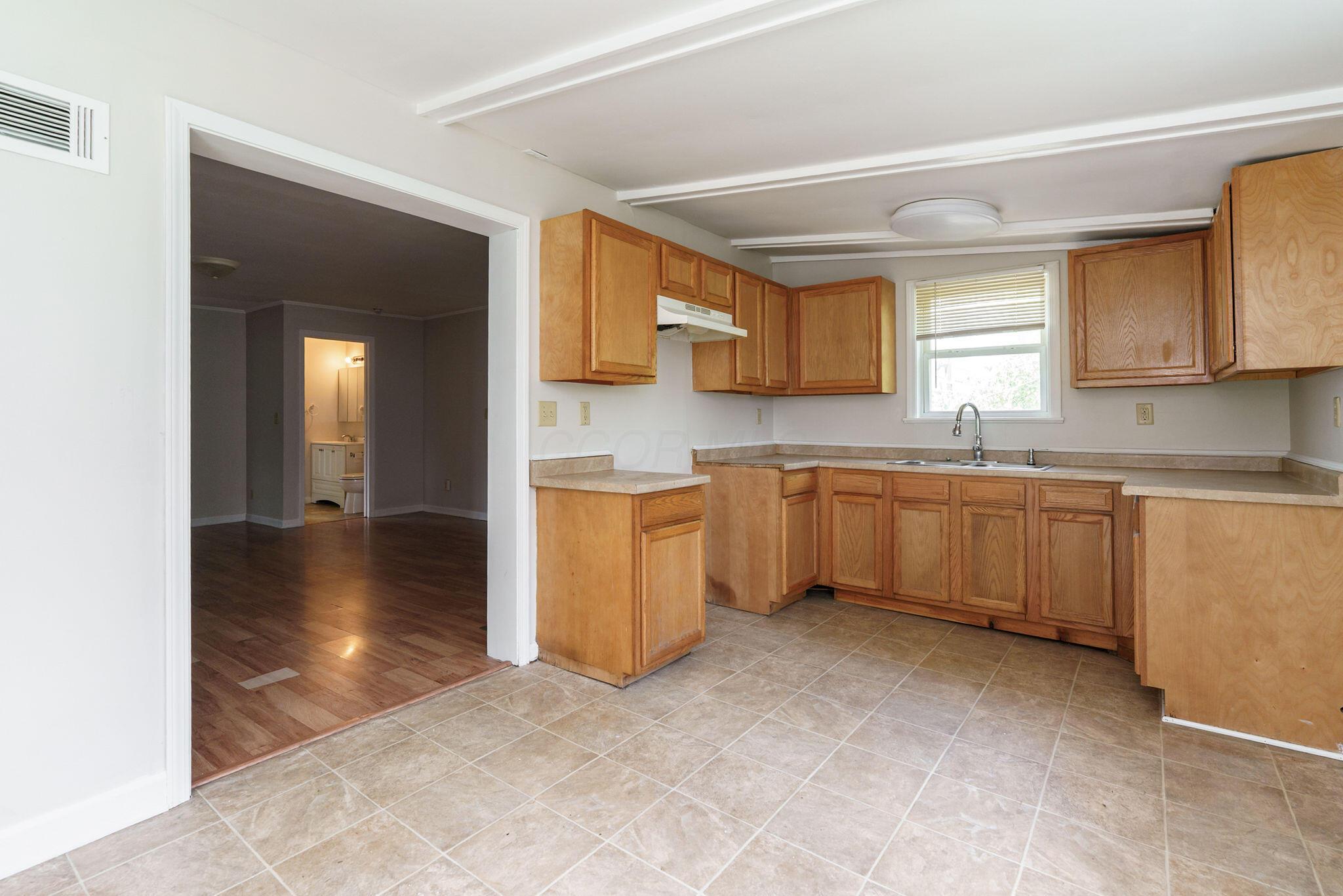 226024411 Property Photo 43