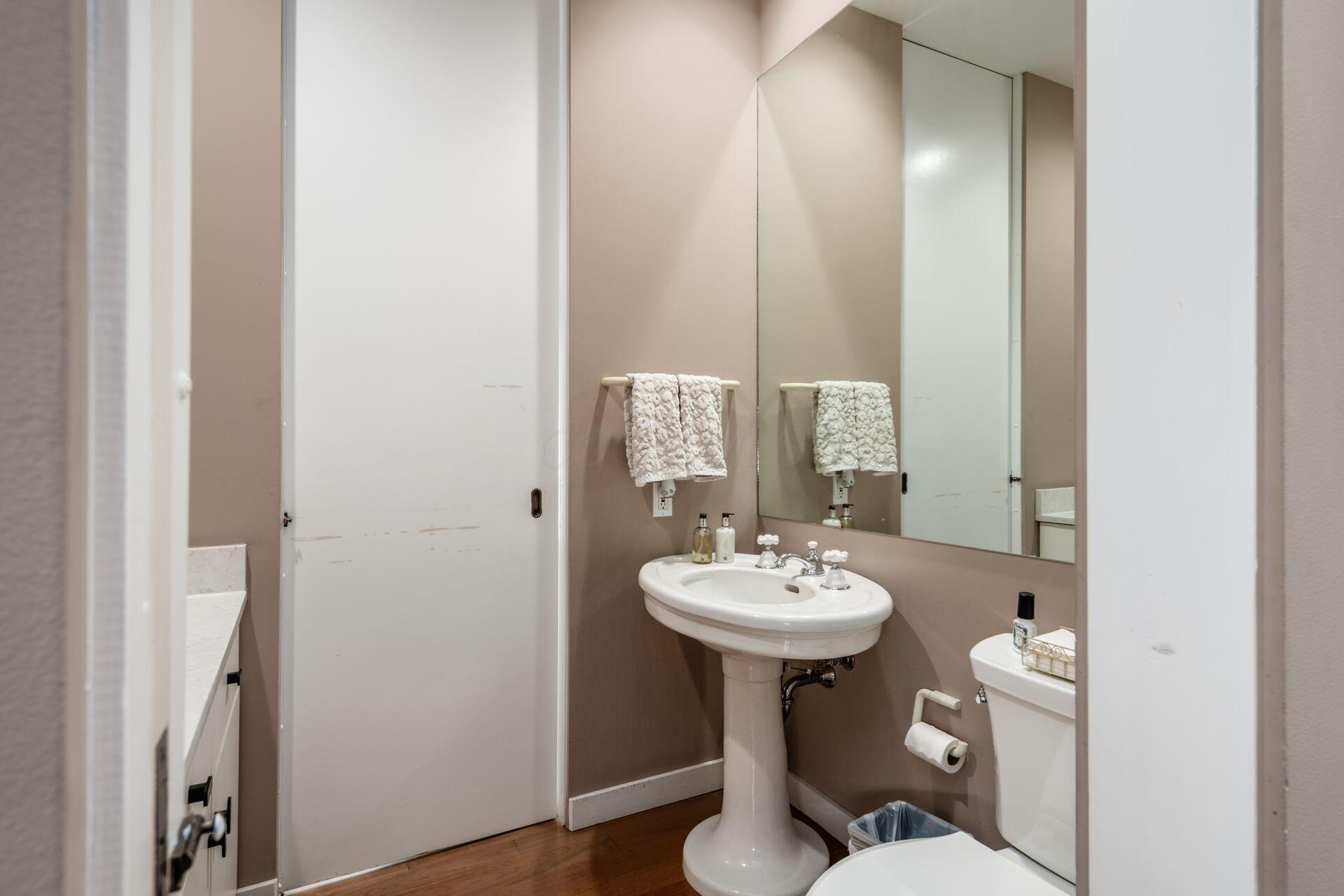 422 N Parkview Avenue Property Photo 38