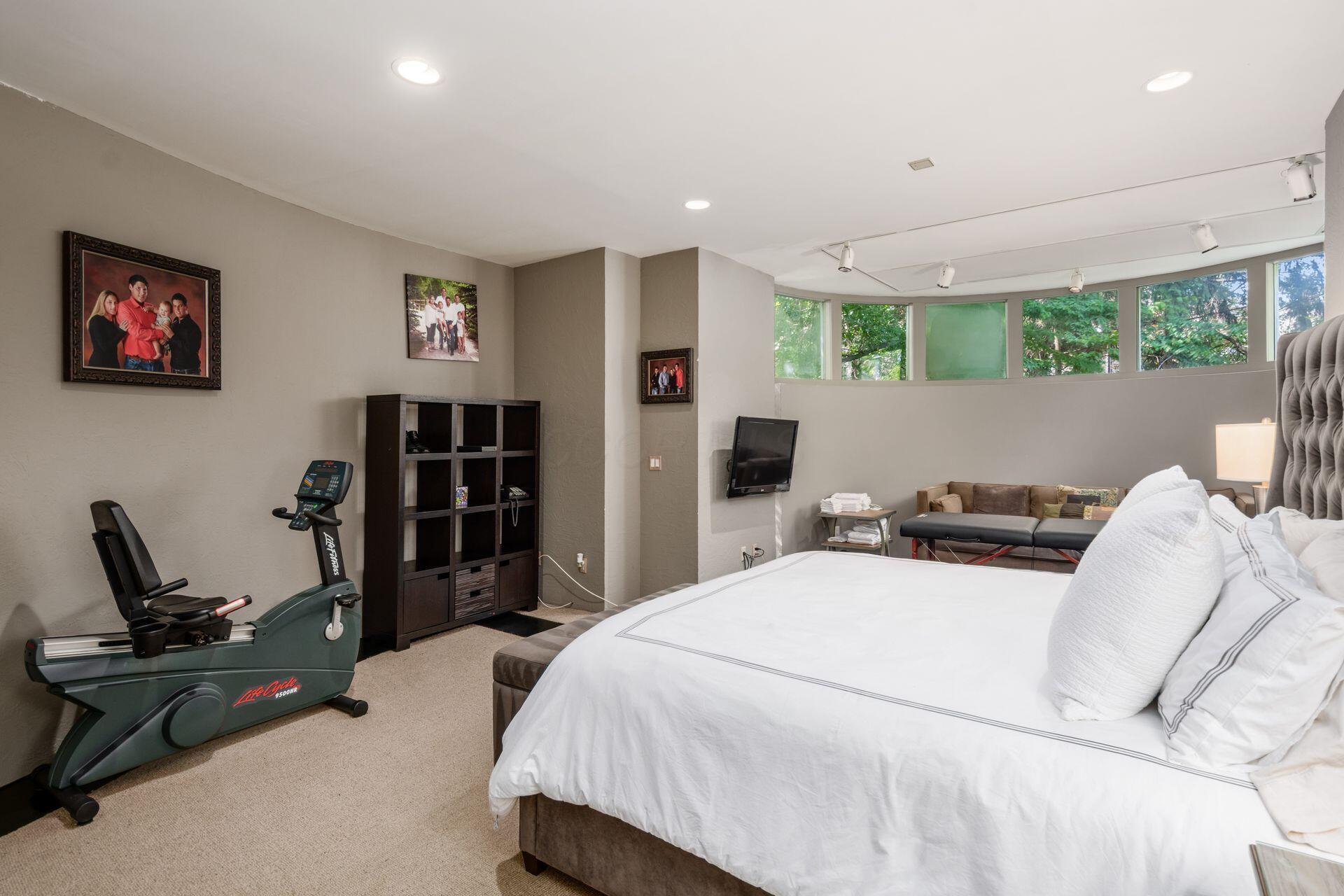 422 N Parkview Avenue Property Photo 43