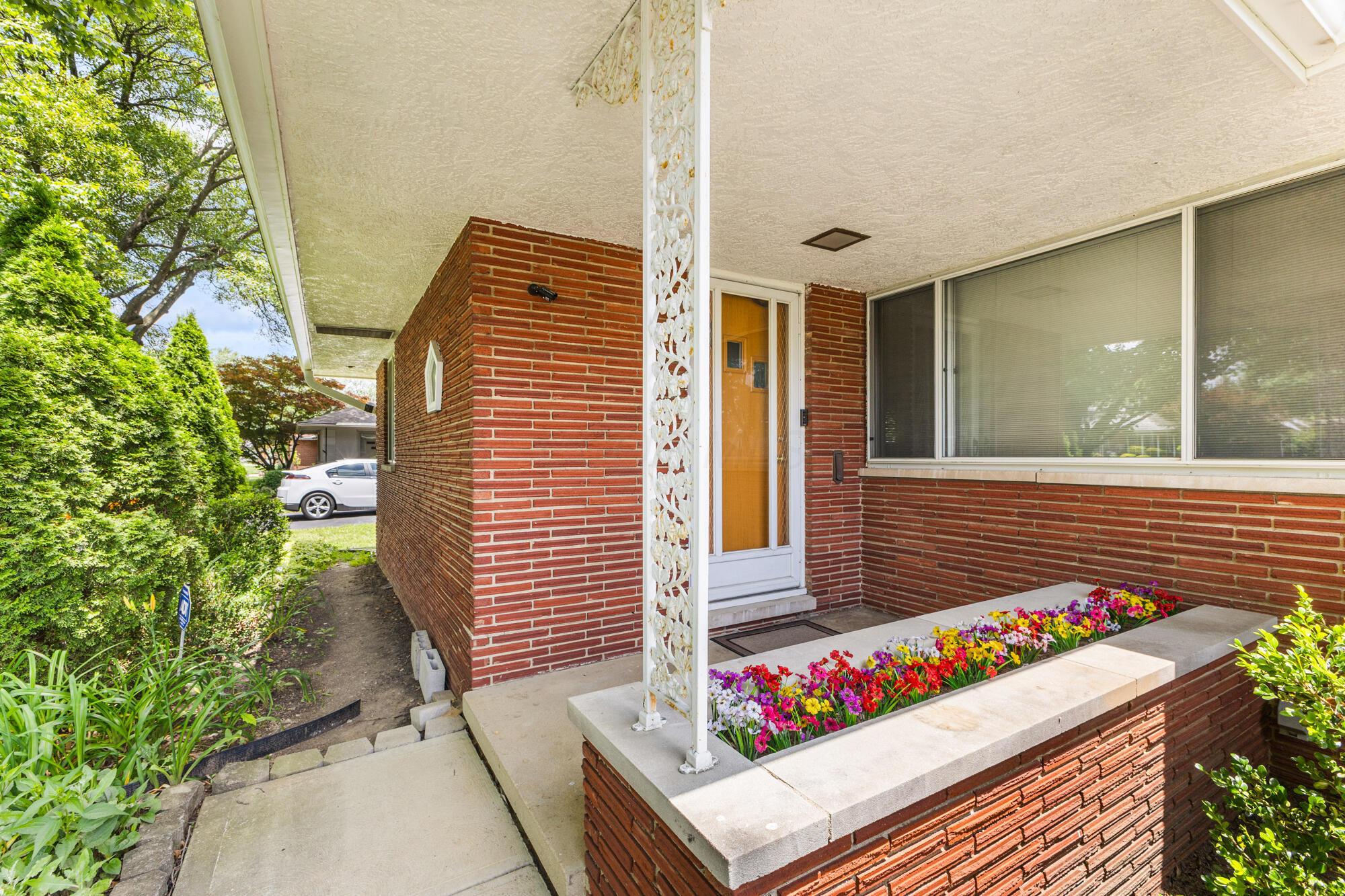 1470 Cottingham Court E Property Photo 2