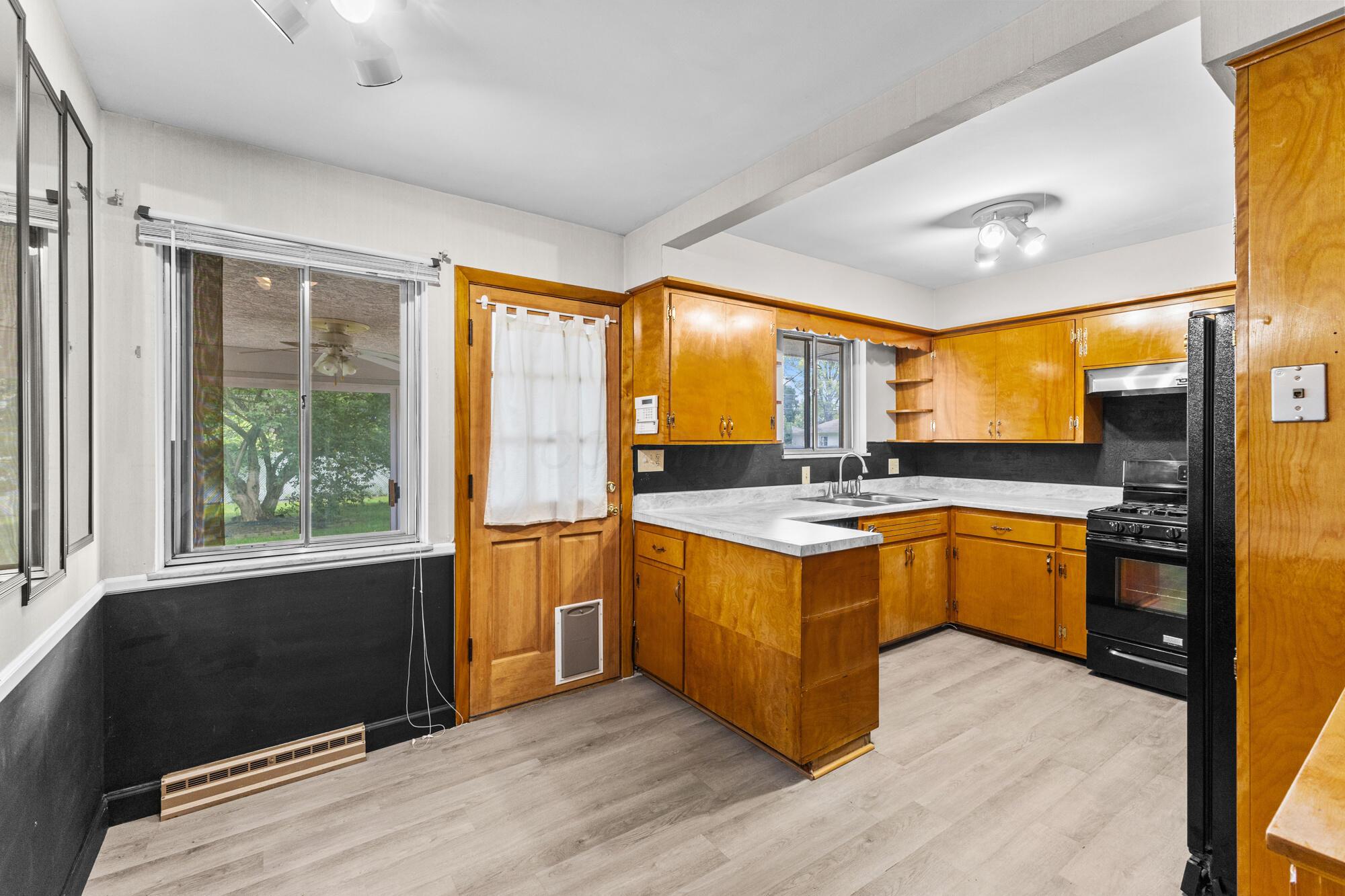 1470 Cottingham Court E Property Photo 8