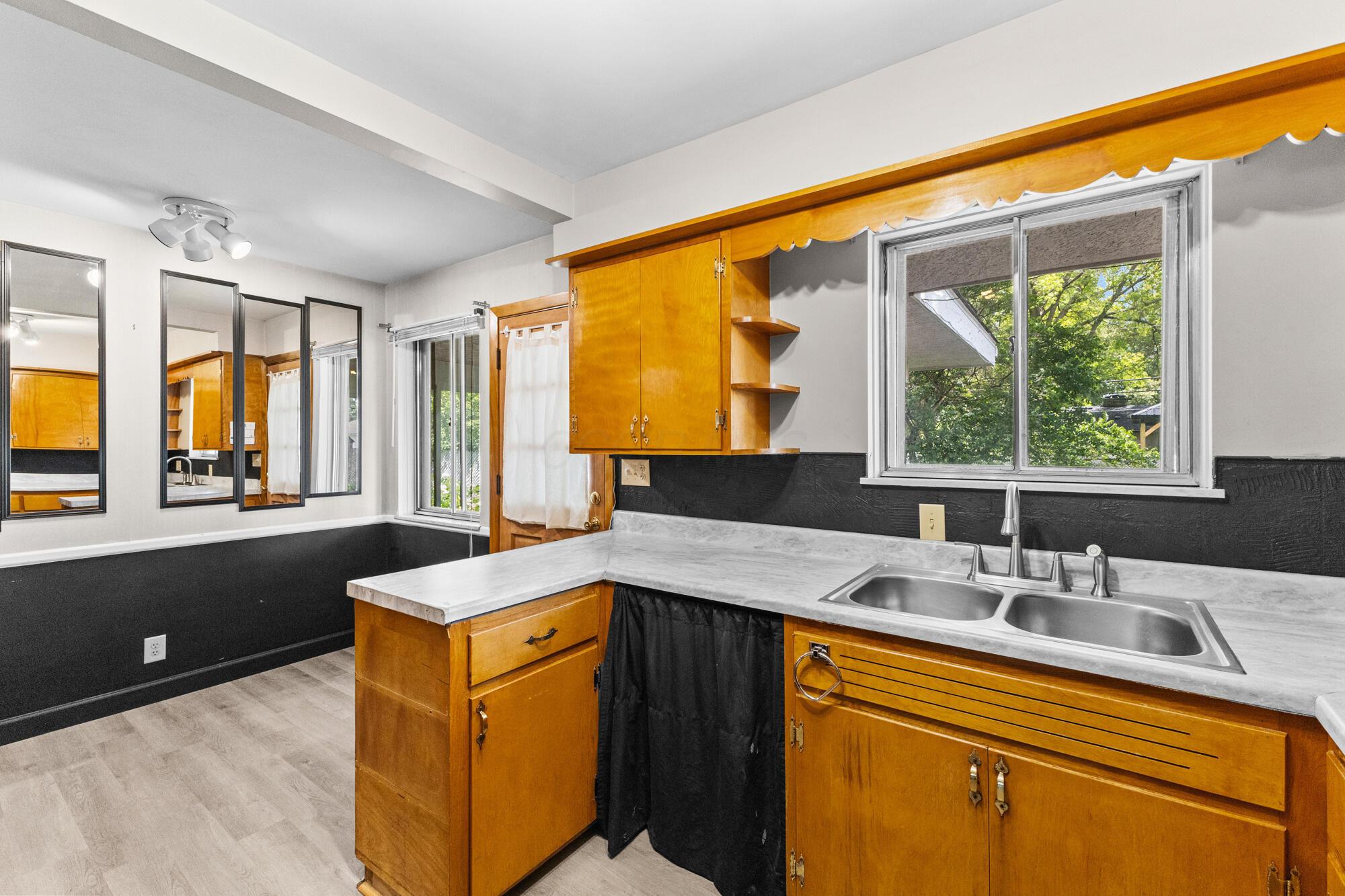 1470 Cottingham Court E Property Photo 9