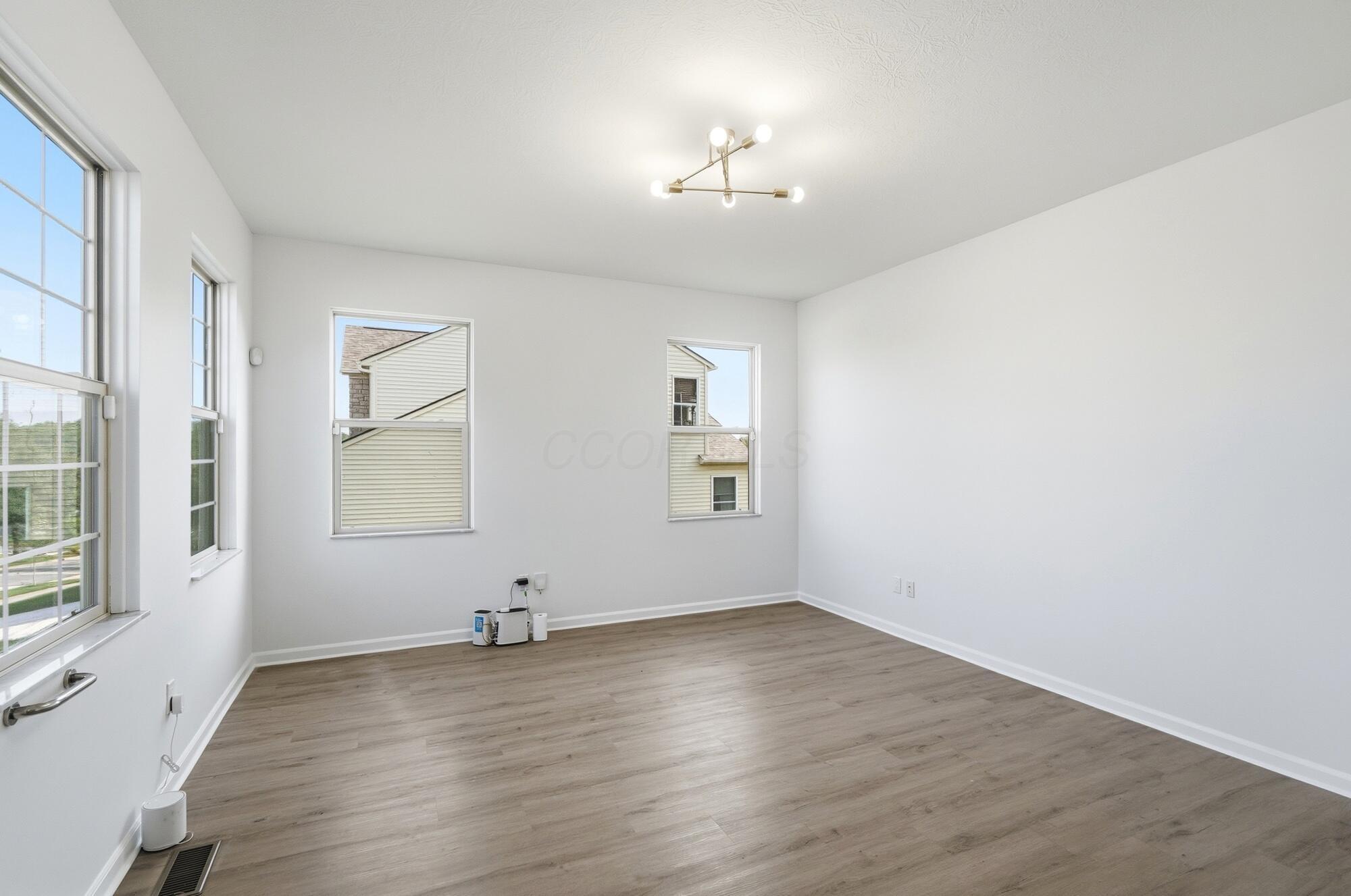 7576 Jenkins Drive Property Photo 6